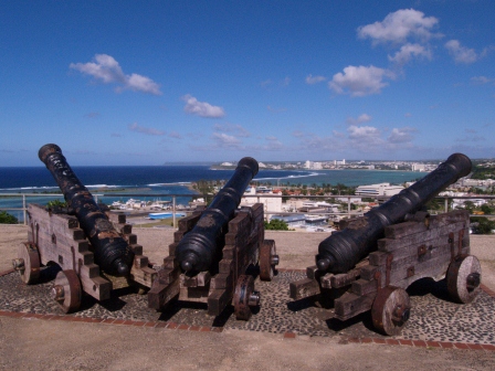アプガン砦に並ぶ3つの大砲