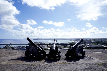 アプガン砦に並ぶ3つの大砲2