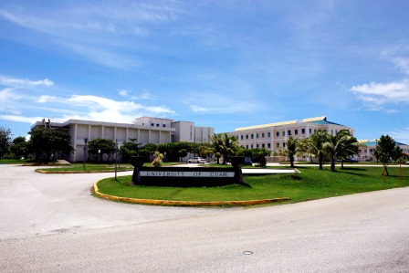 グアム大学の入り口の写真